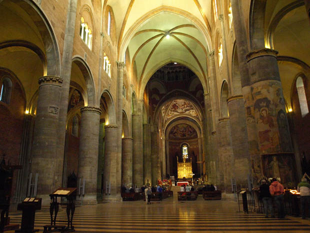 Piacenza: Langhaus und Chor des Domes