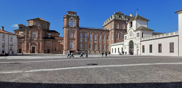 La Venaria Reale, Kirche und Vorhof