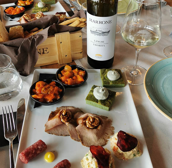 Wein und Köstlichkeiten im Weingut Marrone