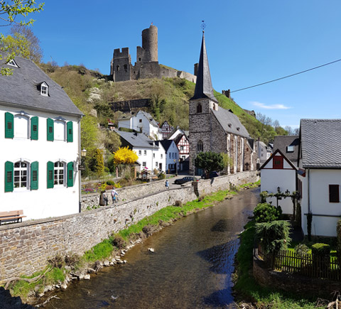 Monreal mit Elzbach und Burgruine, HPG