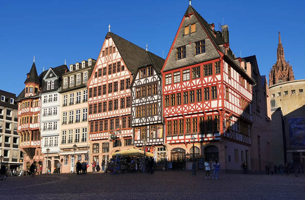 Frankfurt, Rekonstruierte Ostzeile des Römerbergs
