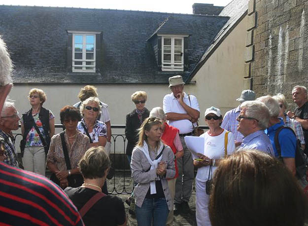 Morlaix, Gruppe bei der Stadtführung