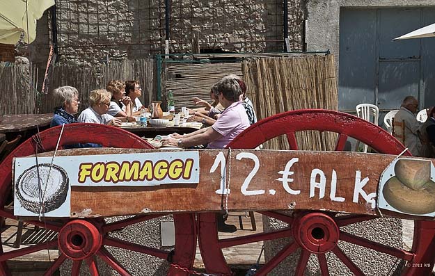 Castelluccio: Imbiss in der Käserei