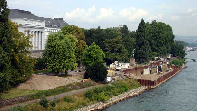 Blick von der Pfaffendorfer Brücke