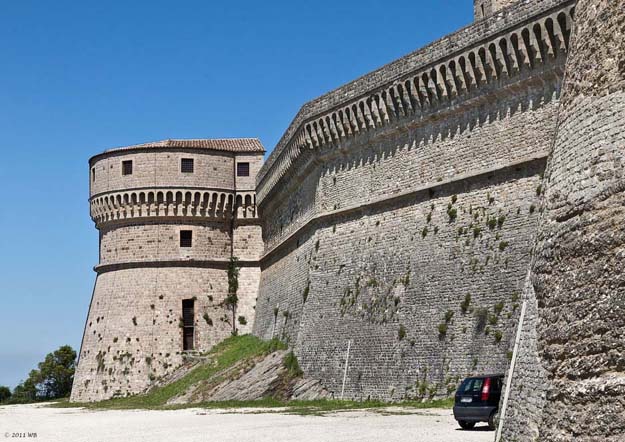 San Leo, Bastion und Mauer der Festung