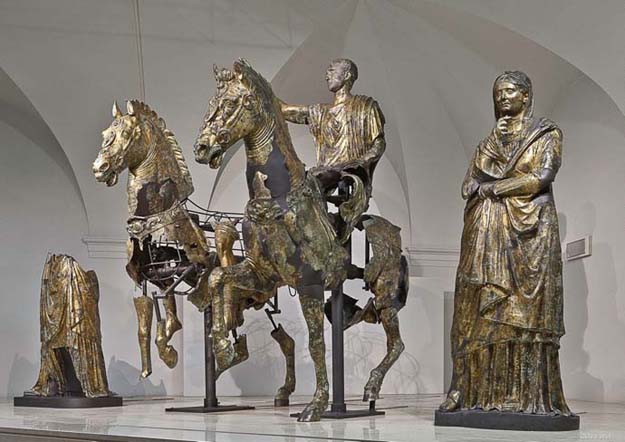 Pergola: Römische Reitergruppe