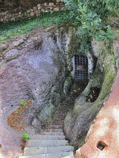 Sant Antioco: Eingang zu punischer Grabkammer