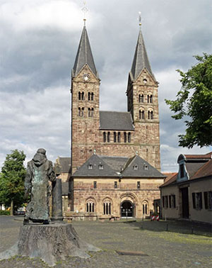 Fritzlar, Dom und Bonifatius-Denkmal