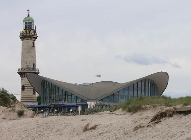 Warnemünde, Leuchtturm und Teepott