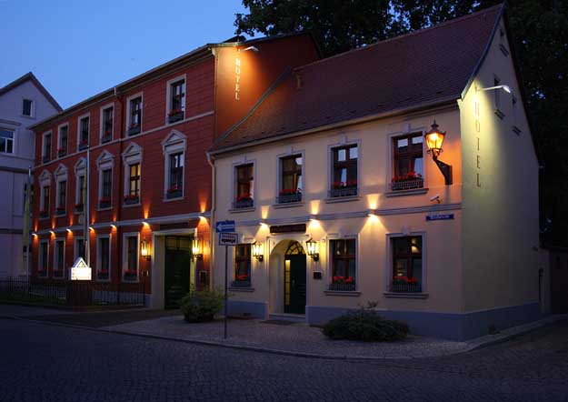 Hotel Schwarzer Adler am Abend