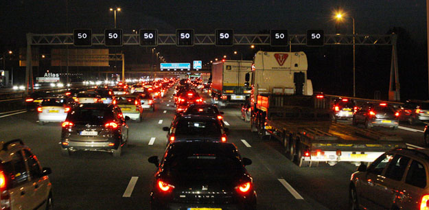 Amsterdam, Langsame Fahrt auf 14 Spuren