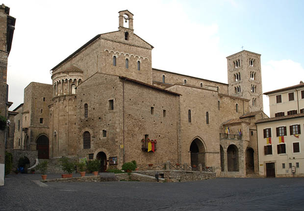 Anagni: Dom mit Querhaus und Apsis