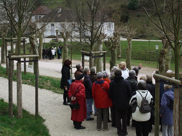 Auerbach, Führung in zwei Gruppen durch das Fürstenlager