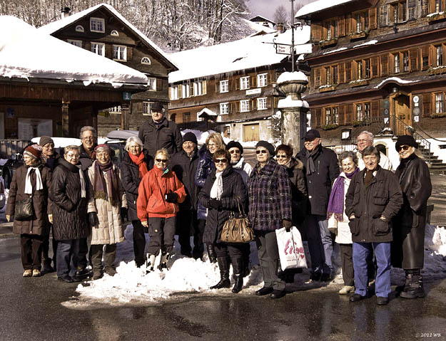 Schwarzenberg, Gruppe vor dem Hotel Hirschen