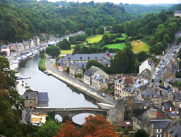 Dinan: Blick von der Oberstadt in das Tal der Rance