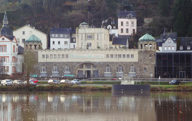 Das Buddha-Museum am Moselufer