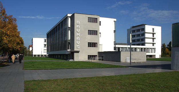 Bauhaus Dessau, Werkstätten und Atelierhaus (re.)