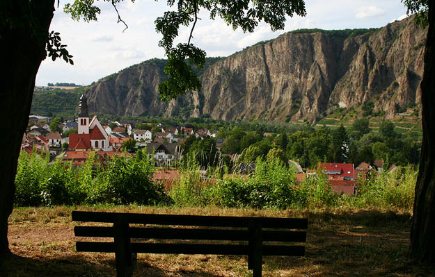 Blick über den Ort Ebernburg auf die Rote Wand