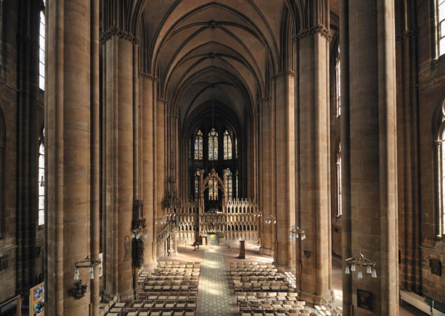 Elisabethkirche, Blick auf Langhaus, Lettner und Chor © Georg Kronenberg/www.georgkronenberg.com