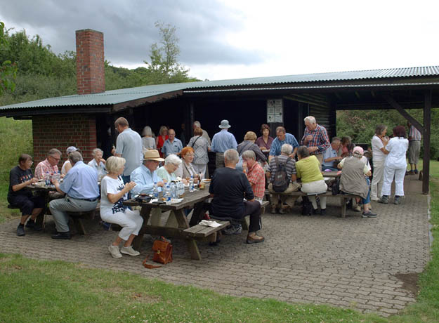 Sommerfest: An der Grillhütte warten Speis und Trank