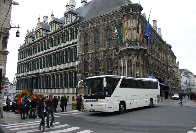 Gent: Ankunft vor dem Rathaus