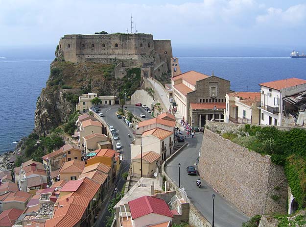 Festung über Scilla