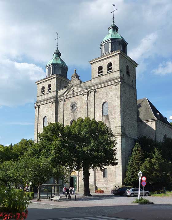 Westfassade der Kathedrale von Malmedy