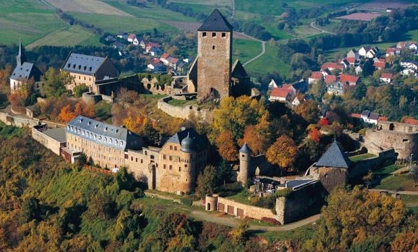 Burg Lichtenberg aus der Luft