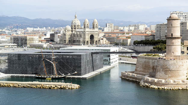Marseille, Alter Hafen mit Museum MuCEM © Atout France/Cédric Helsly