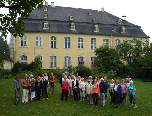 Molsberg, Gruppenfoto mit Schloss
