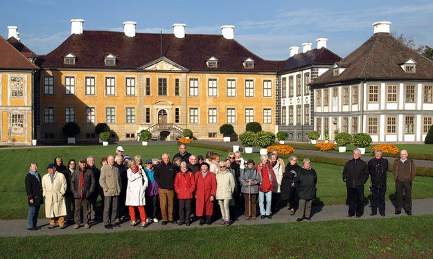 Oranienbaum, Teilnehmer vor dem Schloss