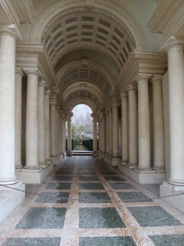 Rom: Perspektivgalerie von Borromini