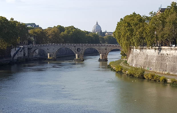 Rom: Tiberbrücke und St. Peter
