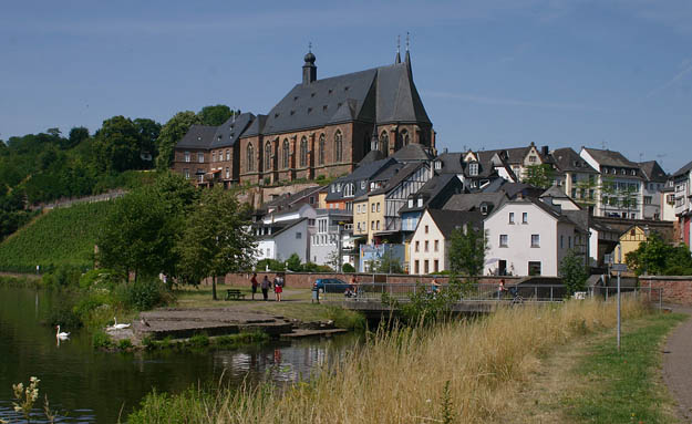 Saarburg mit Mündung der Leuk