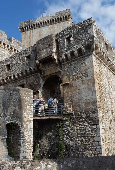 Sermoneta: Zugang zum Castello Caetani