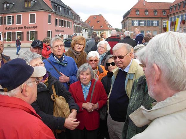 Speyer, Gruppe vor dem Dom