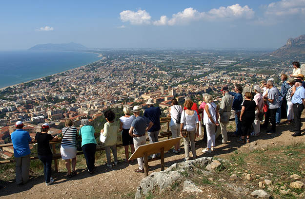 Terracina: Eine prächtige Aussicht auf die Stadt