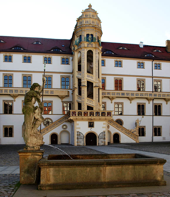 Torgau, Wendelstein vor dem Neuen Saalflügel (1533)