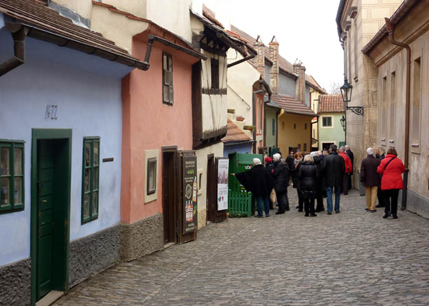 Prag, Spaziergang durch das Alchimisten- oder Goldmachergässchen