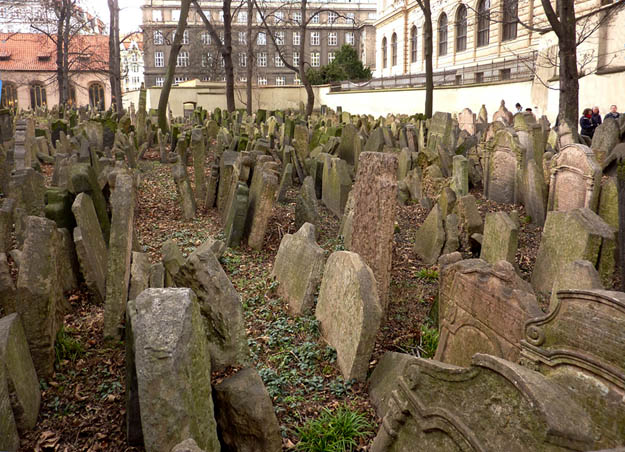 Prag: Grabsteine auf dem Alten Jüdischen Friedhof
