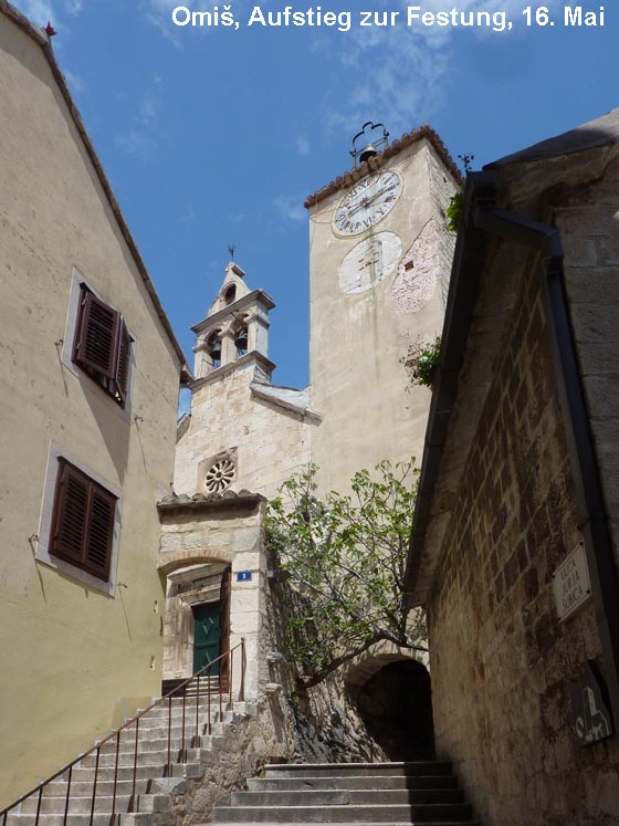 Omiš, Aufstieg zu Kirche und Festung