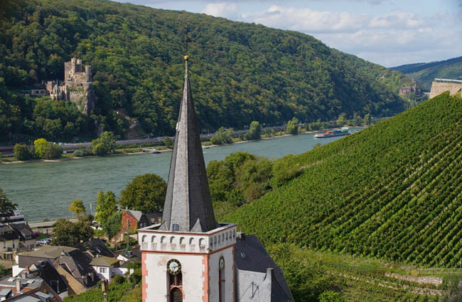 Assmannshausen und Burg Rheinstein, © Rüdesheim Tourist AG, Foto: Karl Hoffmann