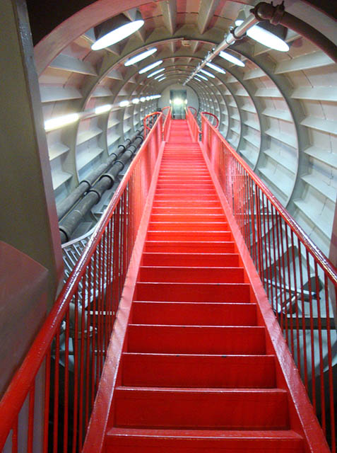 Atomium, Treppenverbindung