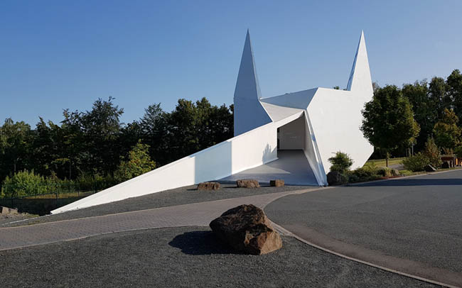 Autobahnkirche Siegerland, Eingang