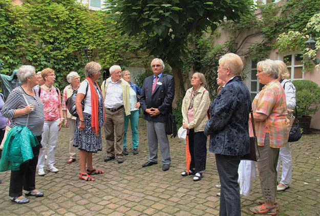 Baden-Baden, 2. Gruppe bei Stadtführung