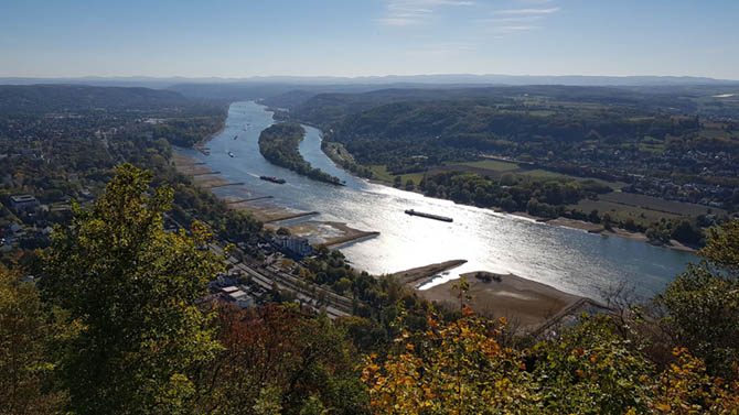 Drachenfels, Blick auf Rhein und Insel Nonnenwerth