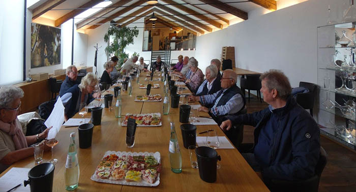 Illmitz, Verkostung im Weinlaubenhof der Familie Kracher