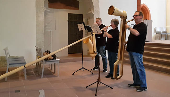 »Alphorngeflüster« aus Osthofen in der Burgkirche