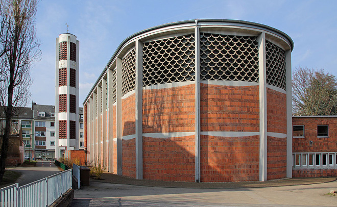 Chor und Turm von der St. Elisabeth-Straße, © Holger Weinandt, Wikimedia (CC BY-SA 3.0 de) 