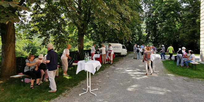 Weikersheim, Picknick im Garten